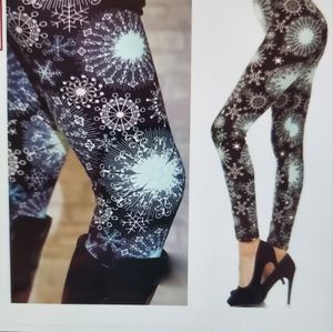 A Girl Thing Black and White Snowflake Leggings